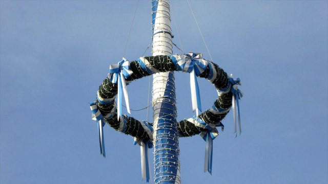 Mann bei Maibaumwache in Bayern angezündet