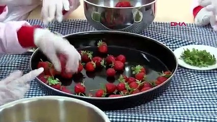Les élèves de l'enseignement spécialisé vendent les fraises qu'ils cultivent dans leurs jardins en faisant de la confiture