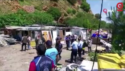 Kınalıada’da kaçak yapılar yıkıldı