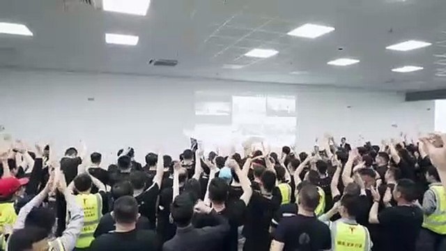 Elon Musk visite l'usine Tesla de Shanghai