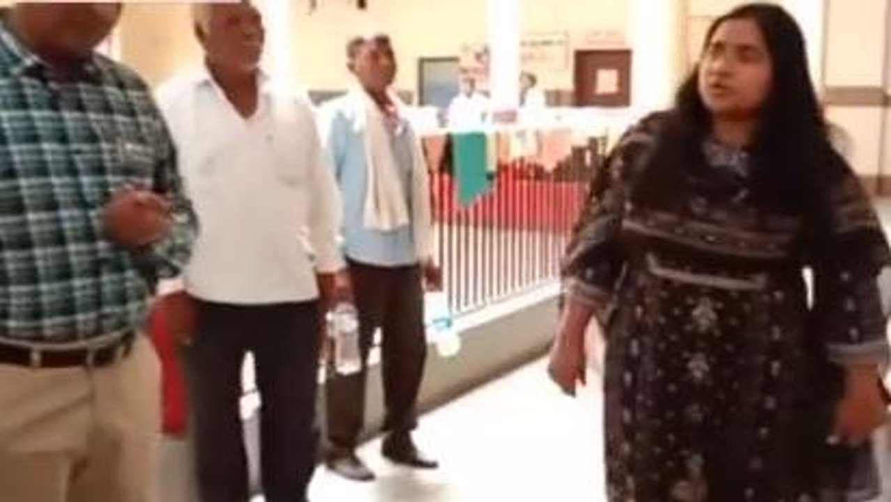 बुरहानपुर: अस्पताल का कलेक्टर ने किया औचक निरीक्षण, लगाई अधिकारियों को फटकार