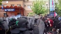 Kosovo, scontri fra manifestanti serbi e polizia: feriti anche 34 militari Nato