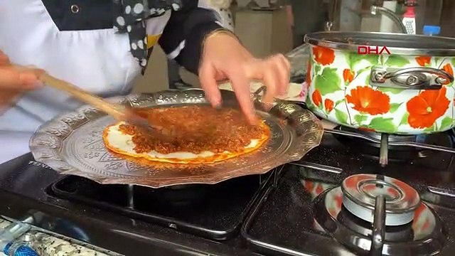 Les enseignants qui se sont classés en tête du concours Mon professeur est dans la cuisine à Rize ont reçu la médaille d'or