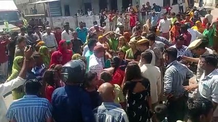 बिजली कटौती से ग्रामीण नाराज, हाइवे किया जाम