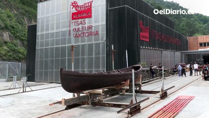 Pasteleros de Gipuzkoa construyen una txalupa de chocolate