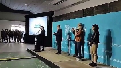 Una mujer increpó a los gritos a Kicillof en medio de un acto en Brandsen