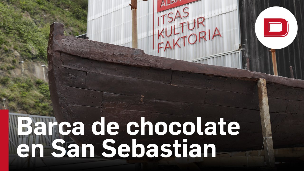 La asombrosa barca de chocolate que navega en San Sebastián