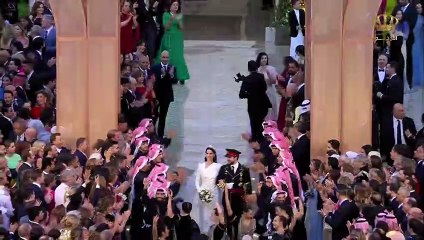 زفة أردنية للأمير الحسين والأميرة رجوة في قصر الحسينية