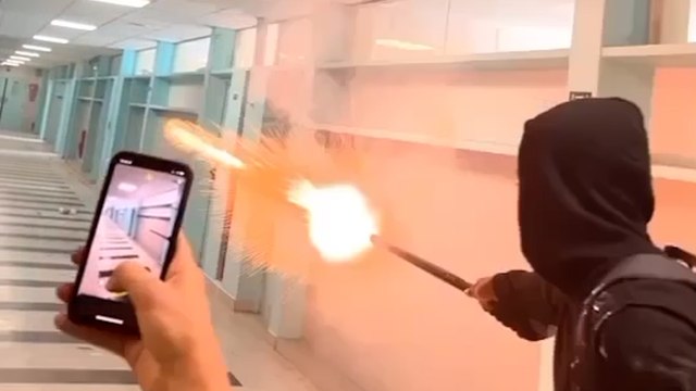 Élèves cagoulés, mortiers, fumigènes… ce lycée pris d’assaut pour fêter la fin d'année scolaire