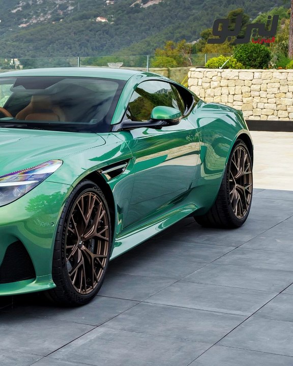 Aston Martin DB12