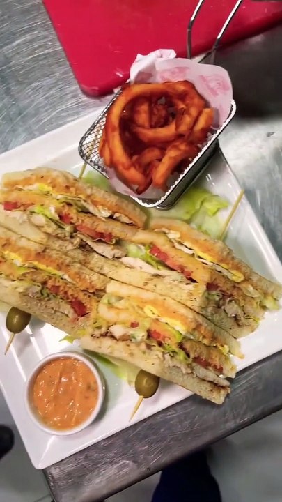 Broaster ka Burger_ Lahore... _shorts(720P_HD)