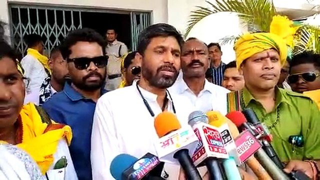 Adopted sons surrounded Ratanpur police station, warning of fierce