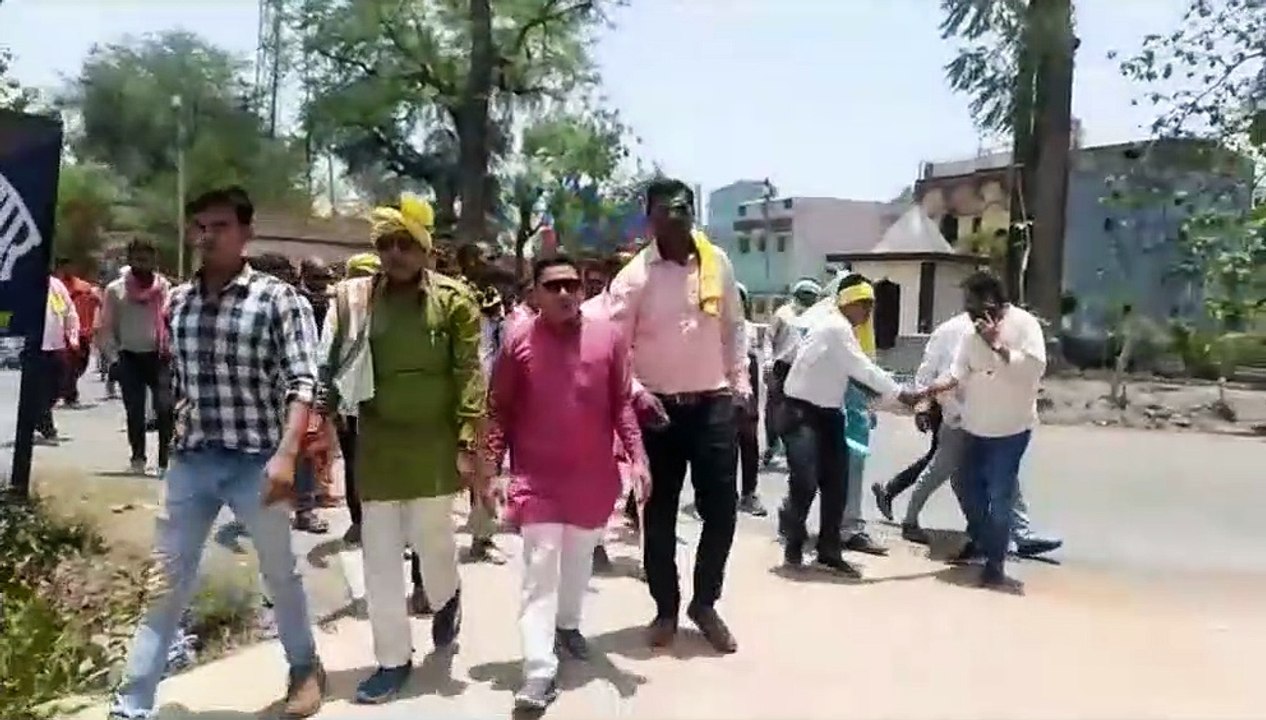 Adopted sons surrounded Ratanpur police station, warning of fierce