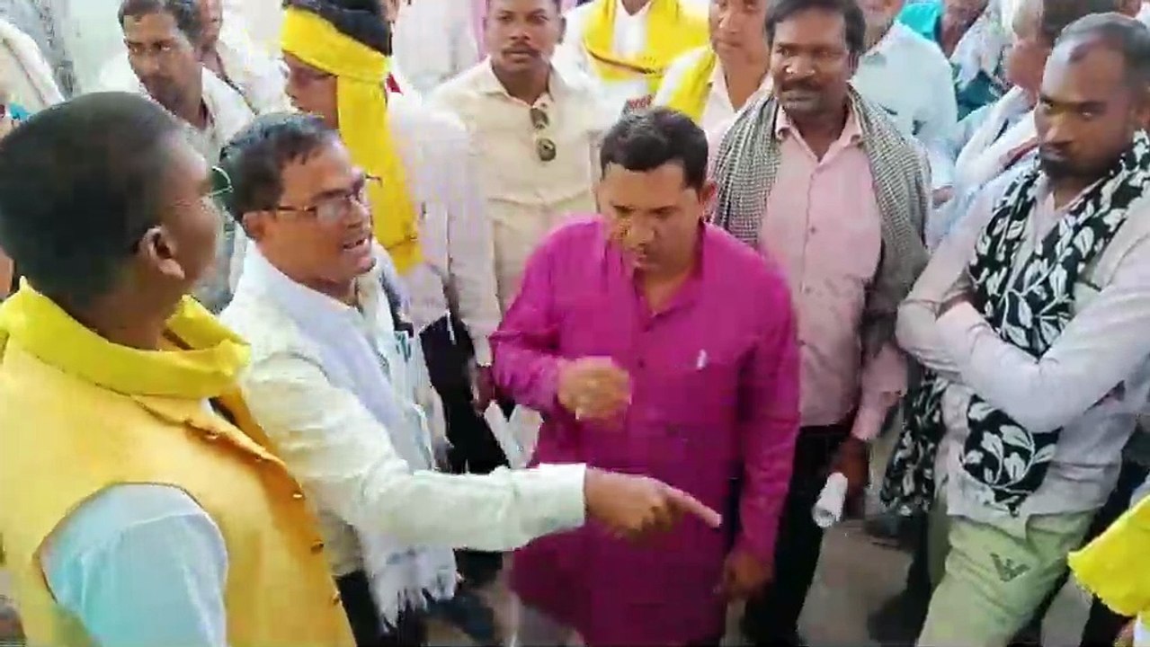 Adopted sons surrounded Ratanpur police station, warning of fierce