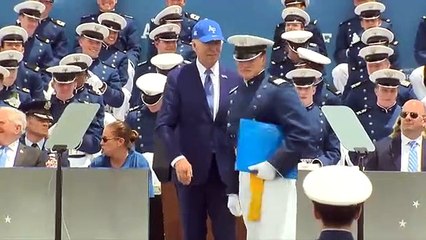 ABD Başkanı Biden Düştü