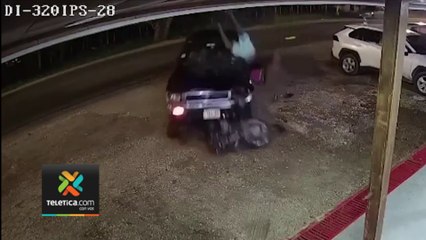 tn7-¡Impactante!-Video-muestra-choque-de-motociclista-en-Santa-Cruz-010623