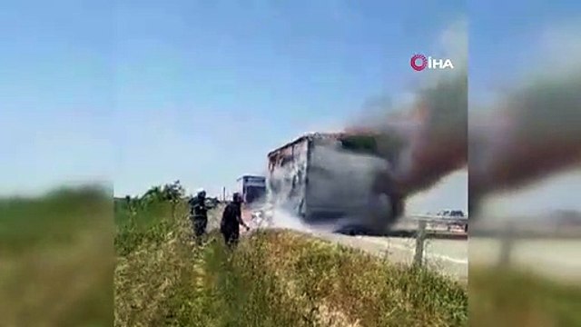 Camion en cours remis aux flammes