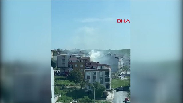 Arnavutköy'de Yangında Mahsur Kalanları İtfaiye Kurtardı