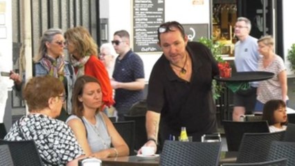 El paro baja en 49.260 personas y son 20,8 millones de ocupados