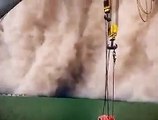 Huge sandstorm sweeps through Cairo