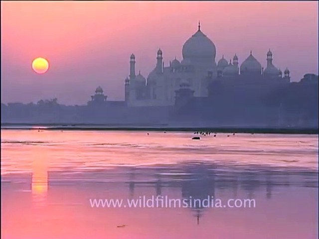 Sunrise view of the Taj Mahal overlooking the Yamuna River