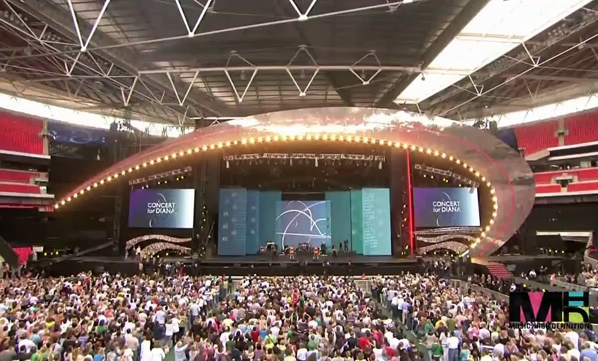 Nelly Furtado - Say it Right (Live)