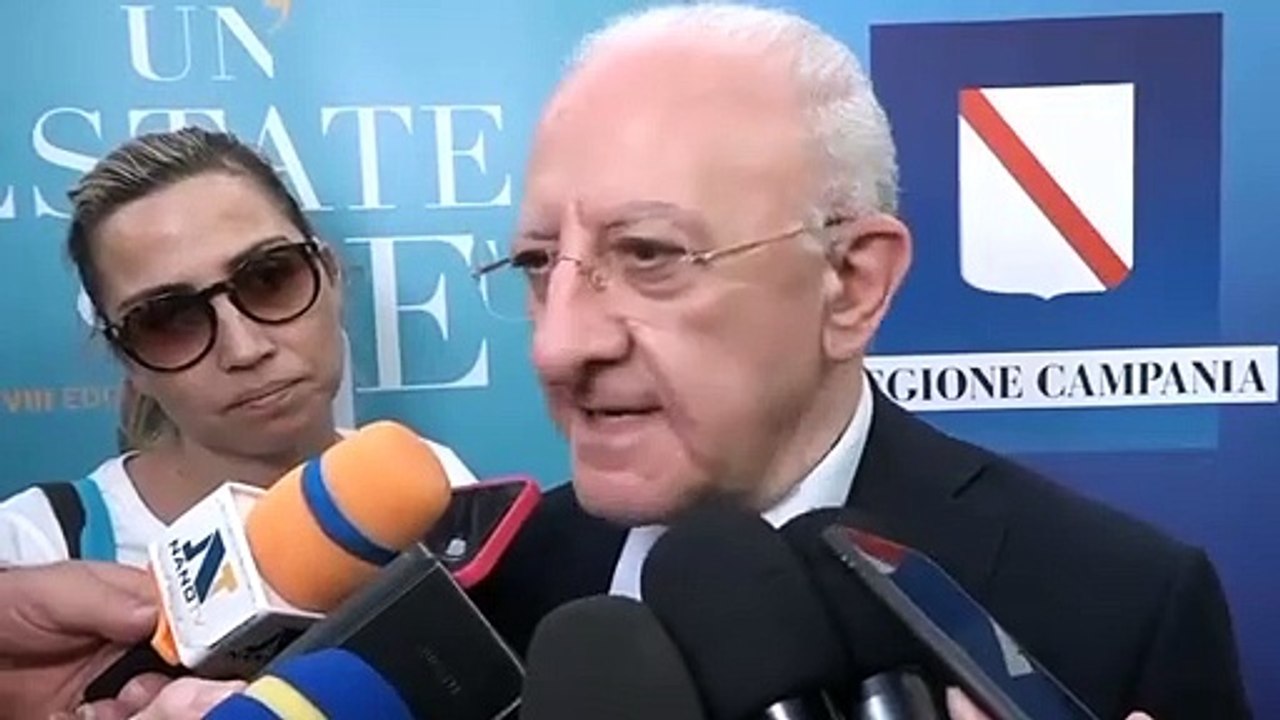 DE LUCA: "FITTO E IL VESUVIO SONO I PIÙ GRANDI DI PRODUTTORI DI FUMO AL MONDO"