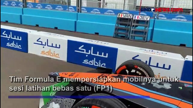 Tim Formula E Rakit Mobil di Bawah Cuaca Terik Sirkuit Ancol Jelang Balapan