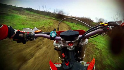 Mann bricht sich Hoden bei Motorradunfall