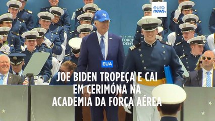 Joe Biden tropeça e cai na Academia da Força Aérea