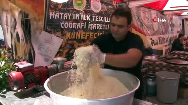 Ataşehir'de Künefe Yeme Yarışmasını Taylandlı Depremzede Kazandı