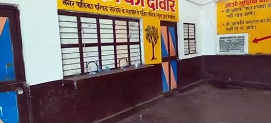 अव्यवस्थाओं के चलते नौगांव बस स्टैंड में यात्रियों को हो रही परेशानी