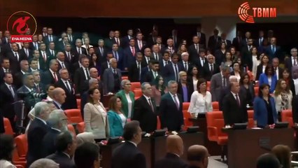 HDP'liler İstiklal Marşı'nı okumadı