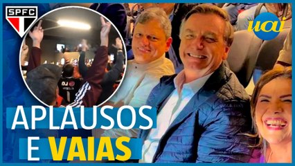 Bolsonaro é recebido com vaias e aplausos no Morumbi