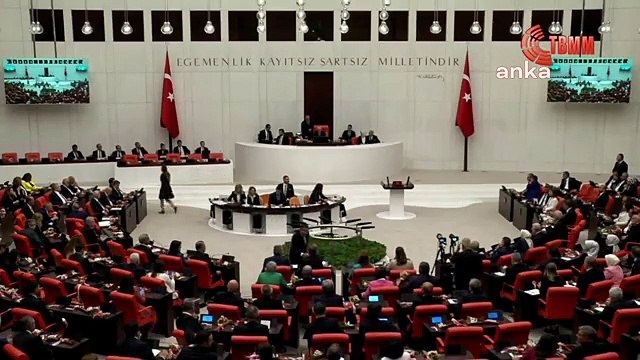 TBMM'de Milletvekili Yemin Töreninde Atatürk İçin Saygı Duruşu