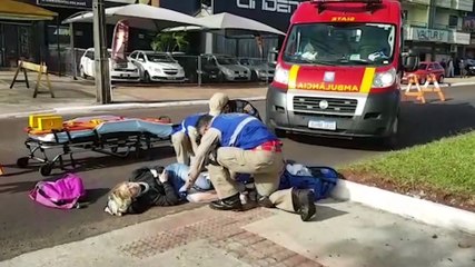 Mulher é socorrida após ser atropelada por Van na Avenida Rocha Pombo