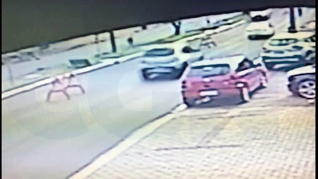 Atropelamento: Vídeo mostra mulher sendo atingida por van na Avenida Rocha Pombo