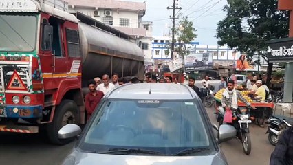 शहर में हाइवे किनारे अतिक्रमण से हो रहे हादसे