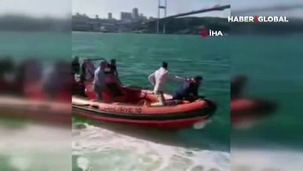 Üsküdar'da denizde can pazarı! Kimi bacağını uzattı kimi piknik örtüsü ile kurtarmaya çalıştı