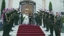 Rajwa Al Saif, qui a épousé le prince héritier de Jordanie, portait des chaussures plates lors du mariage afin de ne pas dépasser la taille de sa femme