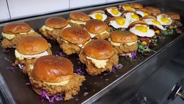 Japanese chicken & steak burger - Korean street food