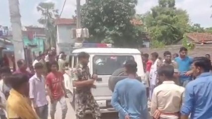 शर्मसार: शौच के लिए निकली महिला पर मनचले युवक ने डाला हाल, ग्रामीणों मौके पर धर दबोचा