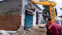 कन्वेंशन सेंटर बनाने में रोड़ , तोड़ी सड़क किनारे 55 अवैध दुकान और 35 गुमटियां