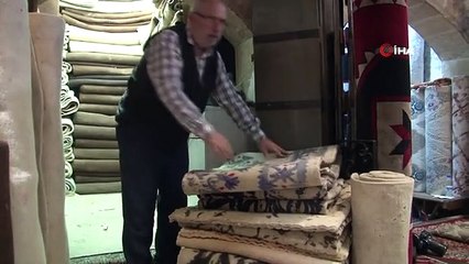 Emekli bir adam, hobi olarak keçecilik mesleğini yaşatıyor