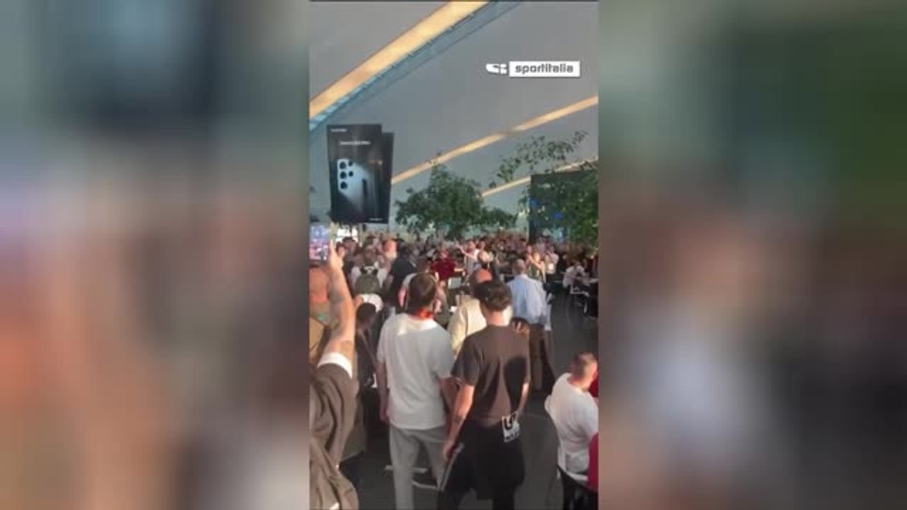 Ligue Europa - L'arbitre Anthony Taylor pris à partie à l'aéroport