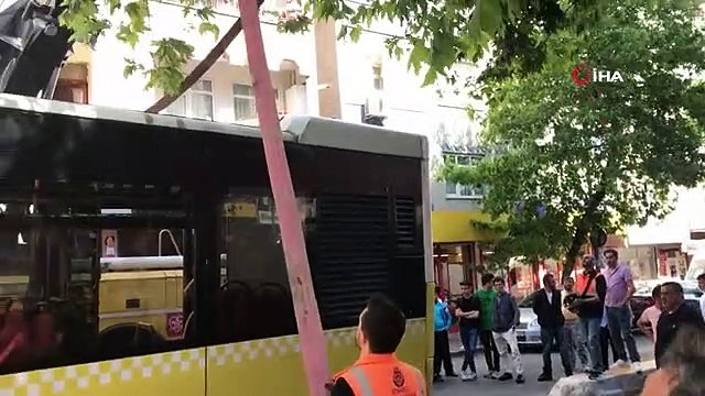 Fren yerine gaza basan İETT otobüsü şoförü refüje çıktı: Faciadan dönüldü