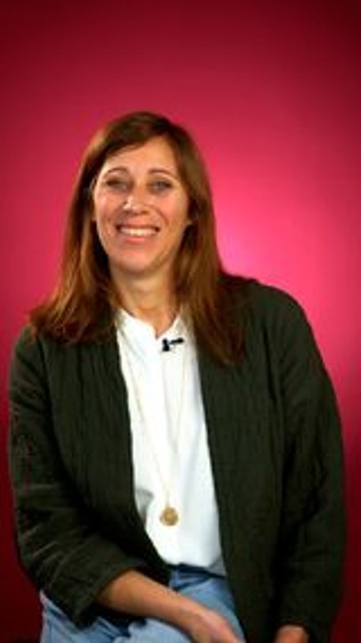 « L’important c’est qu’ils bouffent tes gamins ». Maman imparfaite mais heureuse, Agnès Labbé Quatre enfants déculpabilise les parents avec humour.