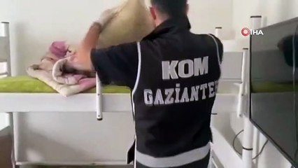 Opération de lits superposés comme une armurerie à Gaziantep