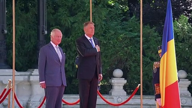 Charles III realiza primeira viagem solo após ser coroado