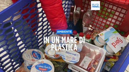 La Terra in un mare di plastica. La soluzione è ridurne il consumo